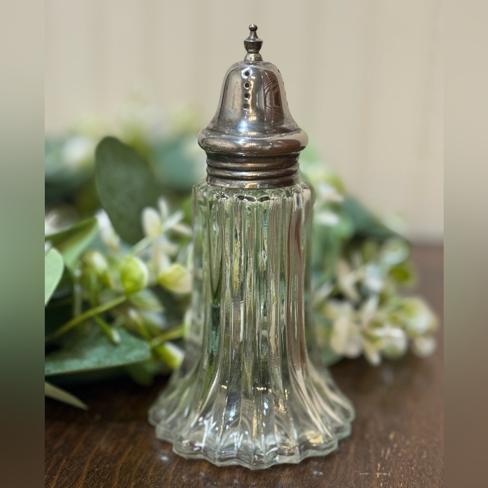 Vintage Sugar Salt Sprinkle Shaker Pressed Clear Glass Silver Plate Screw Top